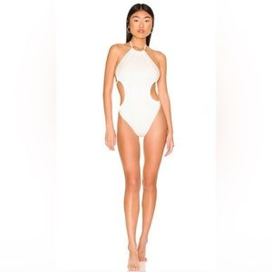 NWT🤍 One Piece Swimsuit